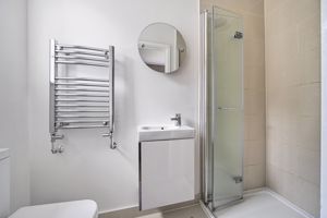 Shower room- click for photo gallery